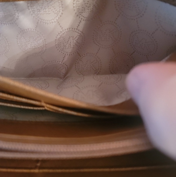 Used in good condition Michael Kors Zipp around Wallet. - Picture 8 of 8